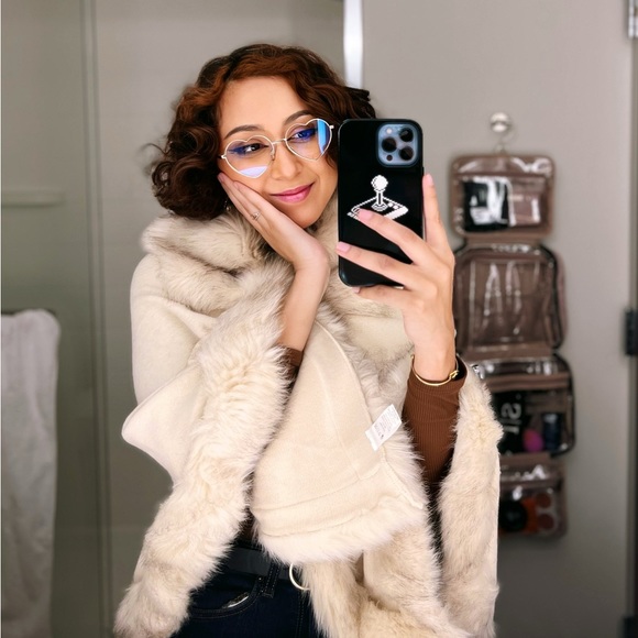 Meet your Posher, Stephanie - Picture 1 of 12